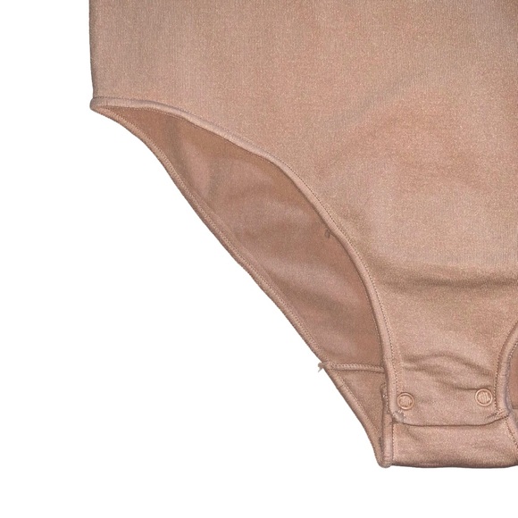 SKIMS Essential Mock Neck Long Sleeve Bodysuit Sienna Tan - Picture 8 of 11